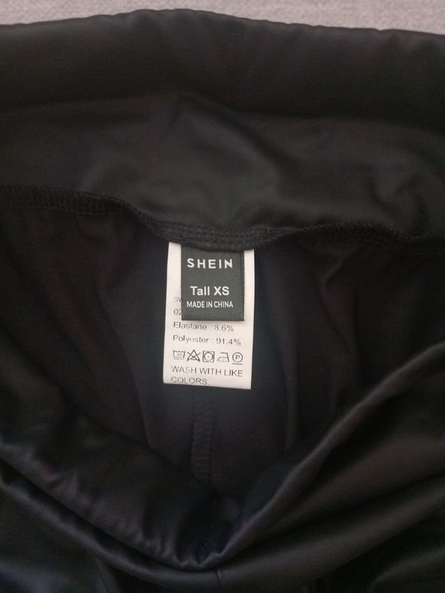 Pantalón largo cenido imitación cuero