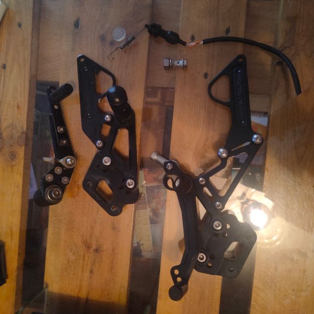 Estriberas retrasadas Suzuki gsxr 600 K8