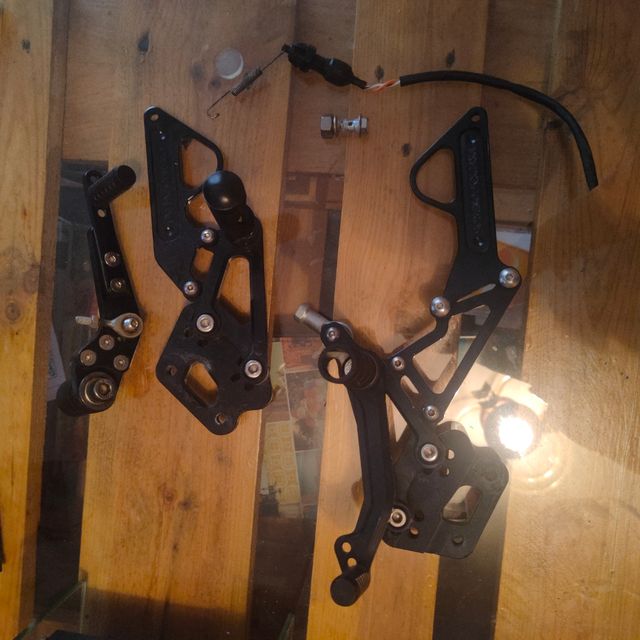 Estriberas retrasadas Suzuki gsxr 600 K8