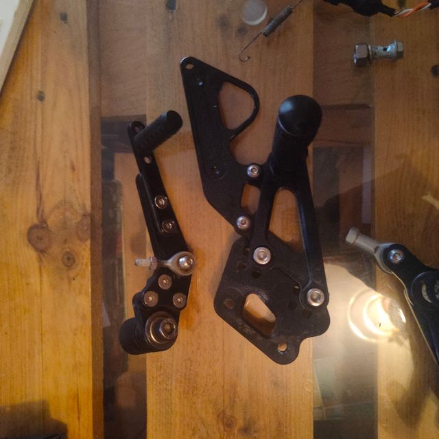 Estriberas retrasadas Suzuki gsxr 600 K8