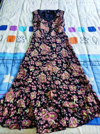 Vestido floral de Mango.