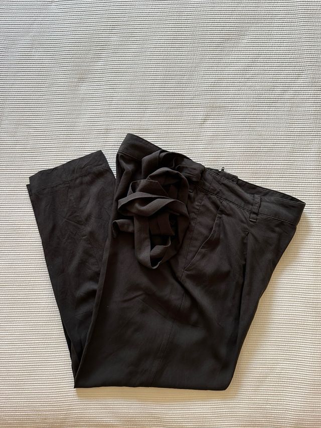 Pantalón con pinzas gris de H&M