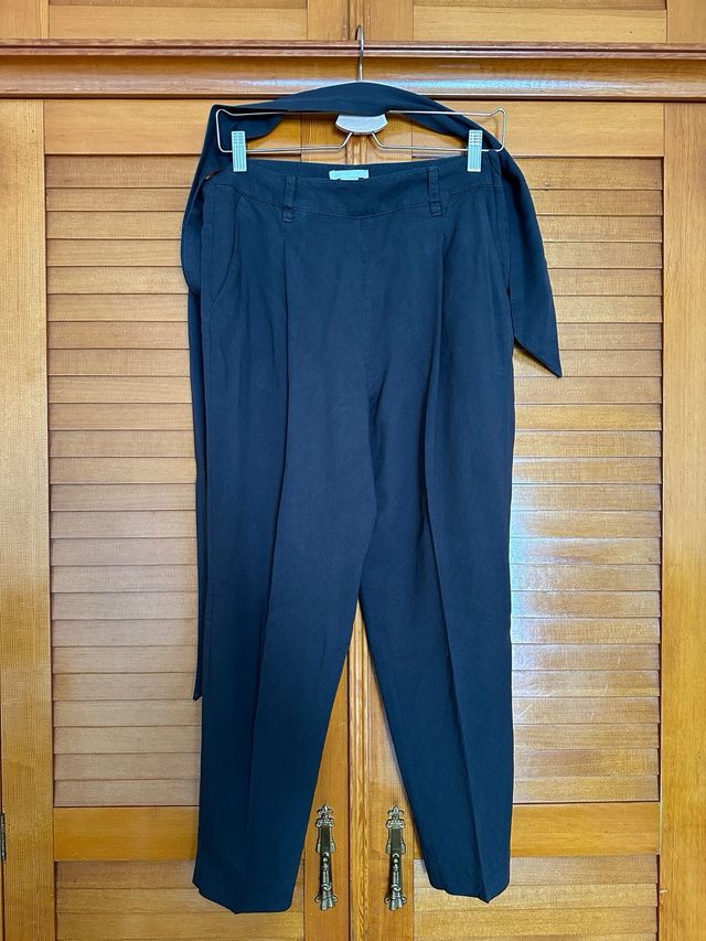 Pantalón con pinzas gris de H&M