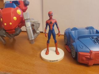 Spiderman 2 vehículos y muñecos