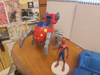 Spiderman 2 vehículos y muñecos