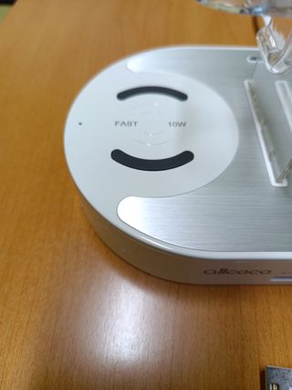 Cargador para teléfono. Inalámbrico y normal