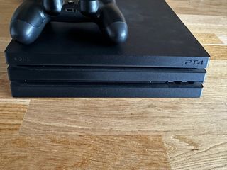 PS 4 con dos mandos