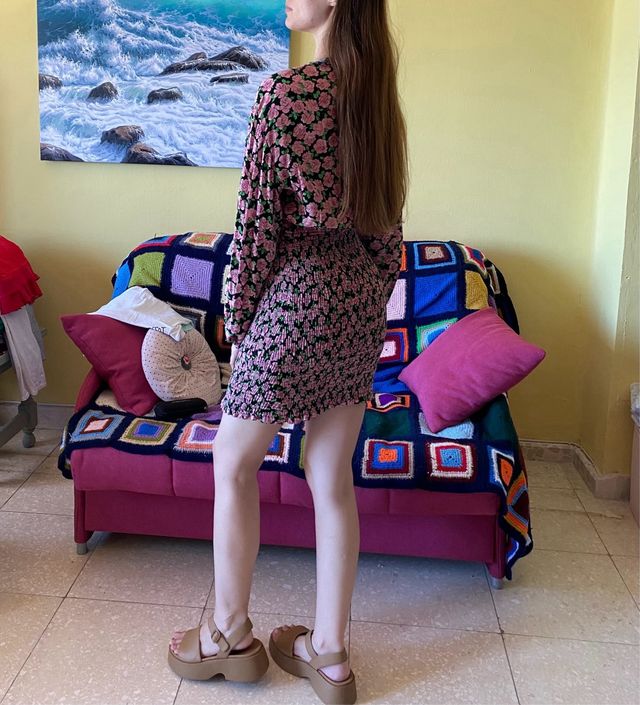 Vestido flores rosa y negro Zara