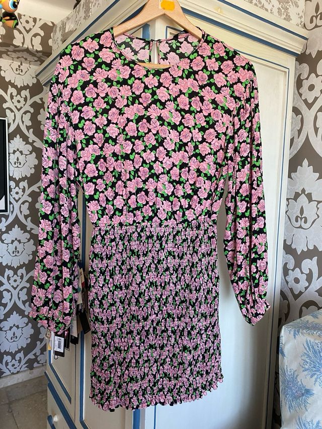 Vestido flores rosa y negro Zara
