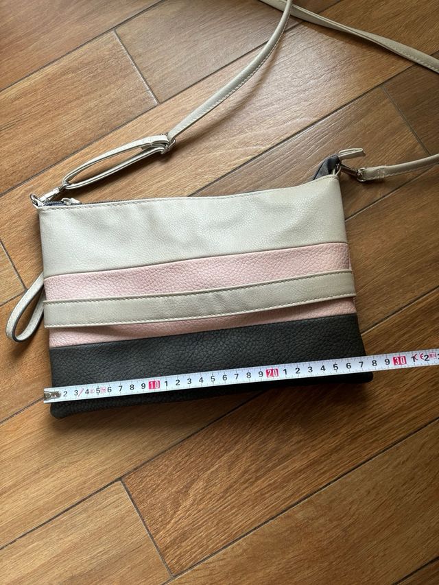 Borsa piatta con tracolla