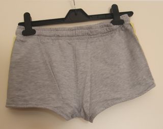 Pantaloncini per ragazza di 14 anni