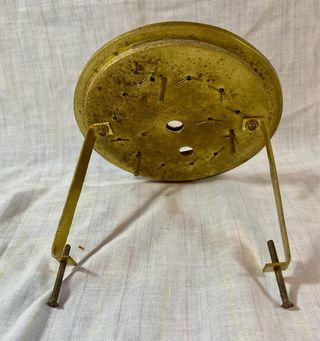 Esfera siglo XIX en porcela pintada y bronce .