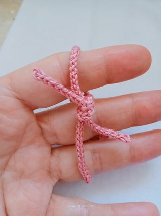 Bracciale con croce - a uncinetto