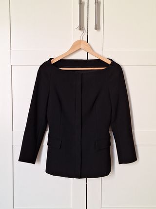 Chaqueta negra Zara cuello barco 