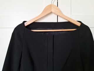 Chaqueta negra Zara cuello barco 