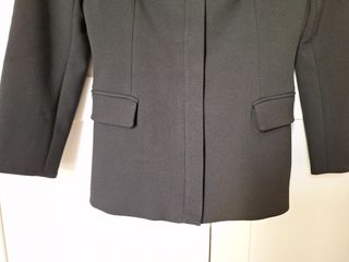 Chaqueta negra Zara cuello barco 