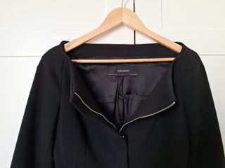 Chaqueta negra Zara cuello barco 