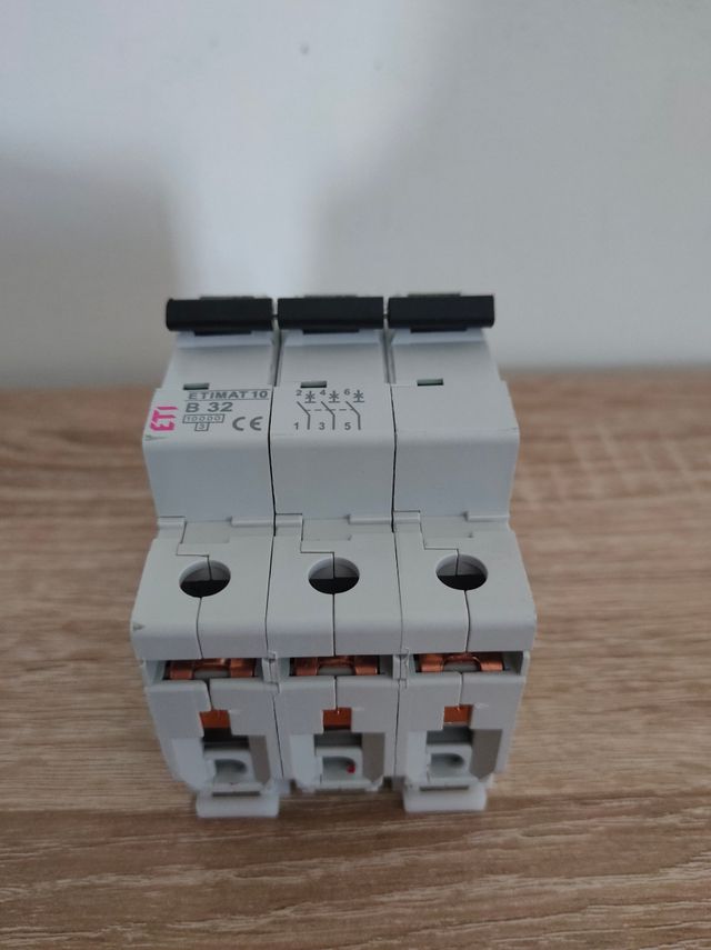 Interruttore Magnetotermico 32A