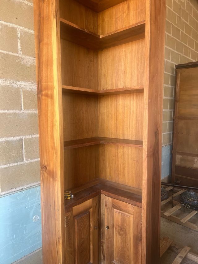 mueble esquinero de nogal