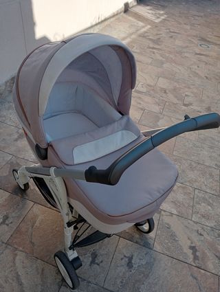 Silla y capazo de bebé