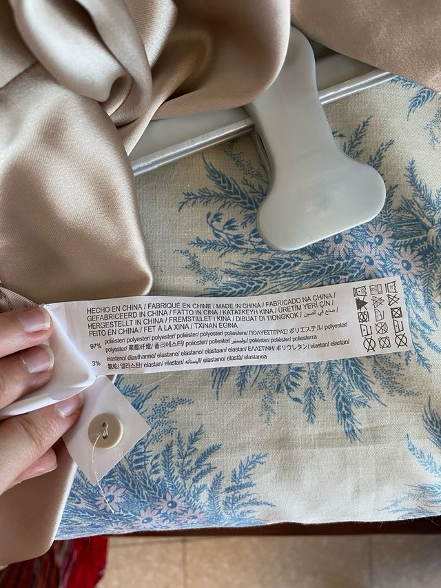 Vestido corto cóctel dorado Stradivarius