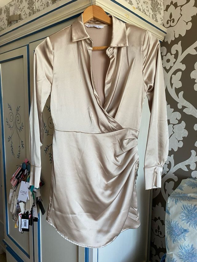 Vestido corto cóctel dorado Stradivarius