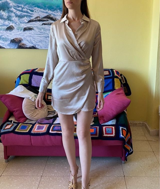 Vestido corto cóctel dorado Stradivarius