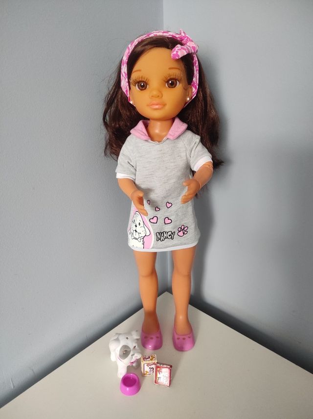 Nancy articulada con perro