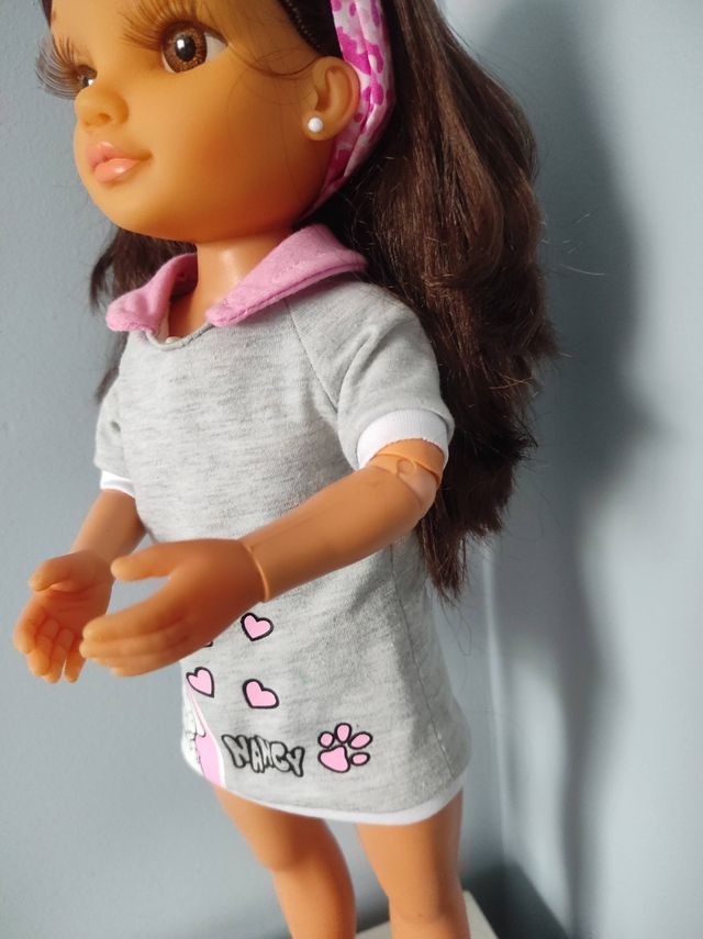 Nancy articulada con perro