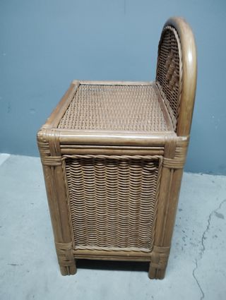 Mesita de mimbre