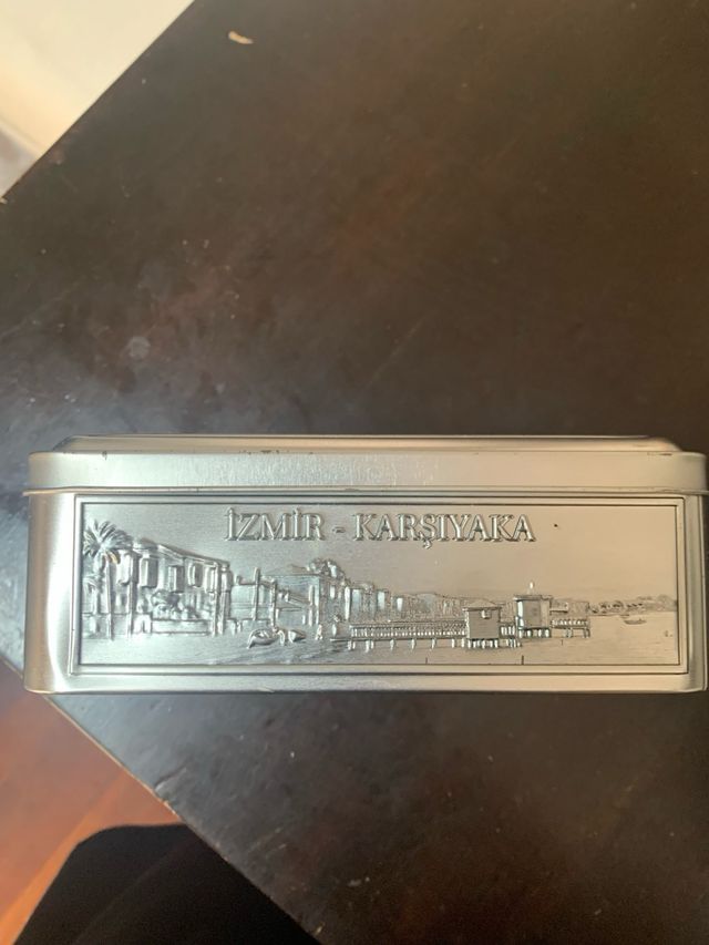 Scatola metallo con rilievi