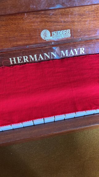 Piano de pared de estudio Hermann Mayr