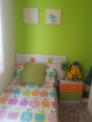 Juego de cabezal, mesita y cajonera
