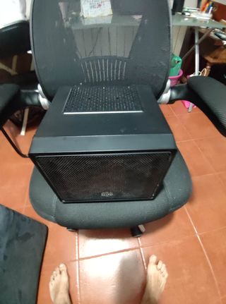 PC caja cúbica negra