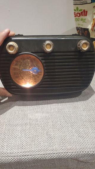 ANTIGUA RADIO L-40 UNIVERSAL.