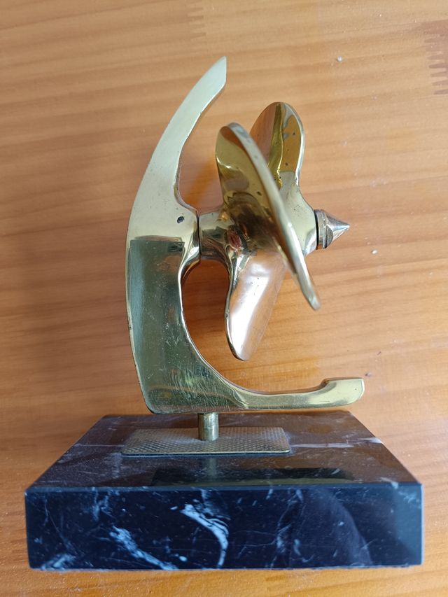 Pisapapeles de bronce hélice de barco