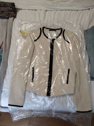 Chaqueta estilo Chanel en color crema