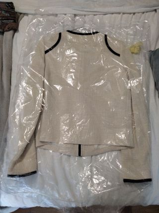 Chaqueta estilo Chanel en color crema