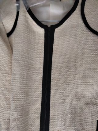 Chaqueta estilo Chanel en color crema