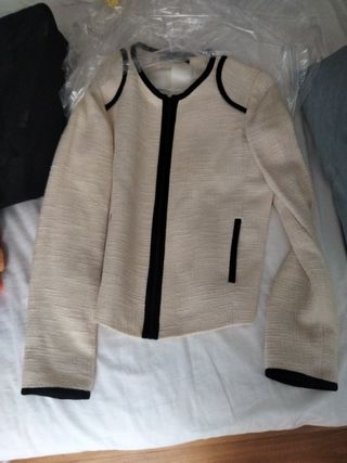 Chaqueta estilo Chanel en color crema