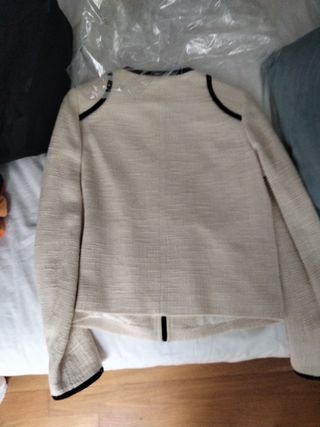 Chaqueta estilo Chanel en color crema