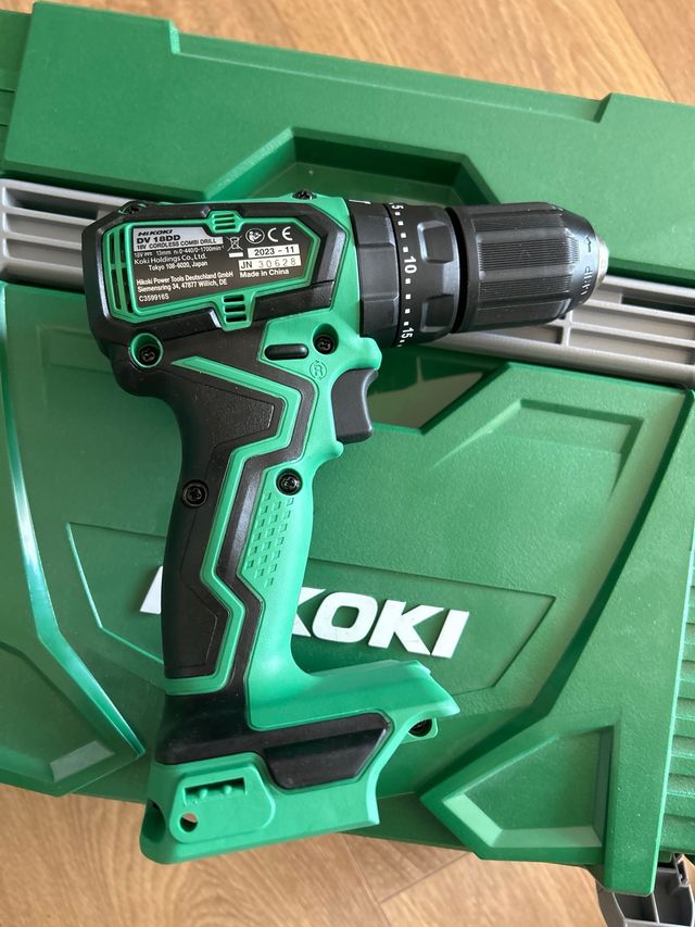 Taladro atornillador percutor Dv18dd