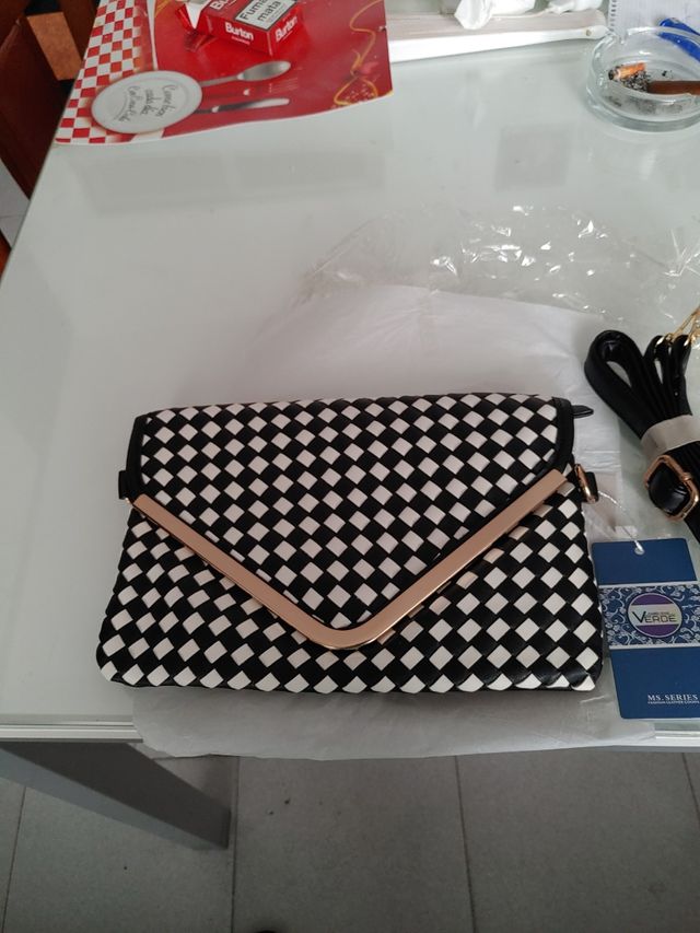 Por cierre de tienda.este precio hasta el martes