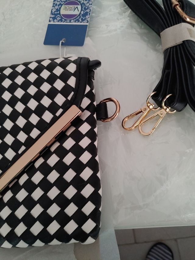 Por cierre de tienda.este precio hasta el martes