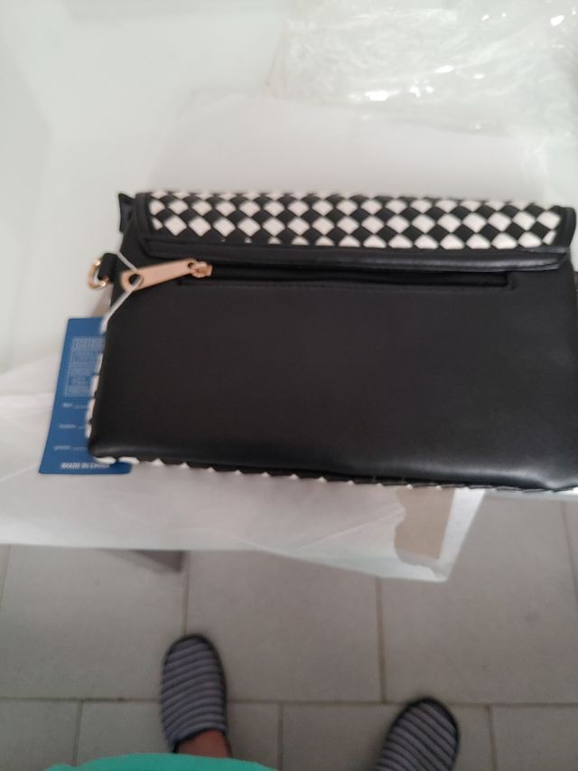 Por cierre de tienda.este precio hasta el martes