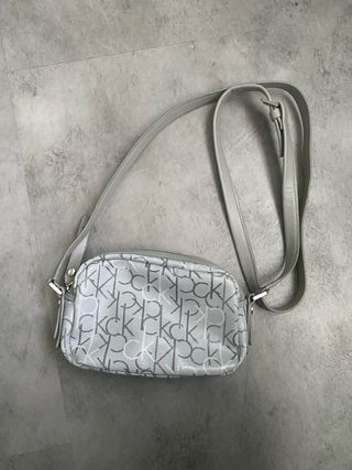 Borsa a tracolla grigia Calvin Klein