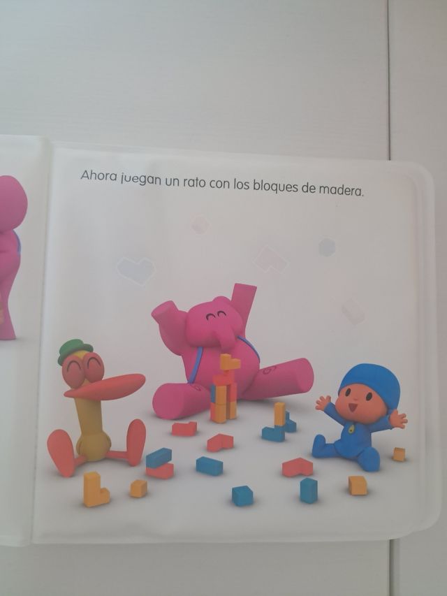 Libro de Baño de Pocoyó con figuras para el baño