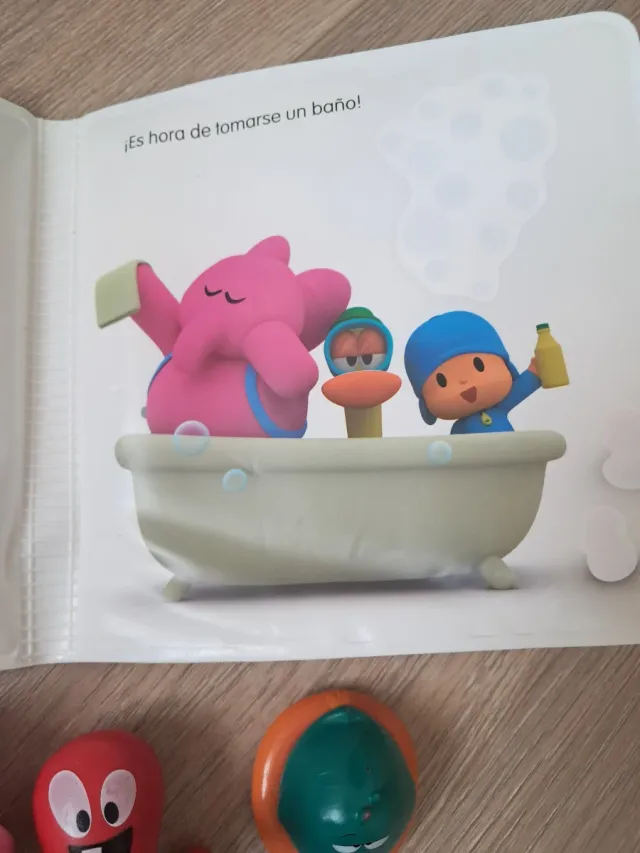 Libro de Baño de Pocoyó con figuras para el baño
