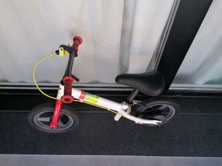Bicicleta B'twin sin pedales + patinete regalo