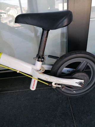 Bicicleta B'twin sin pedales + patinete regalo